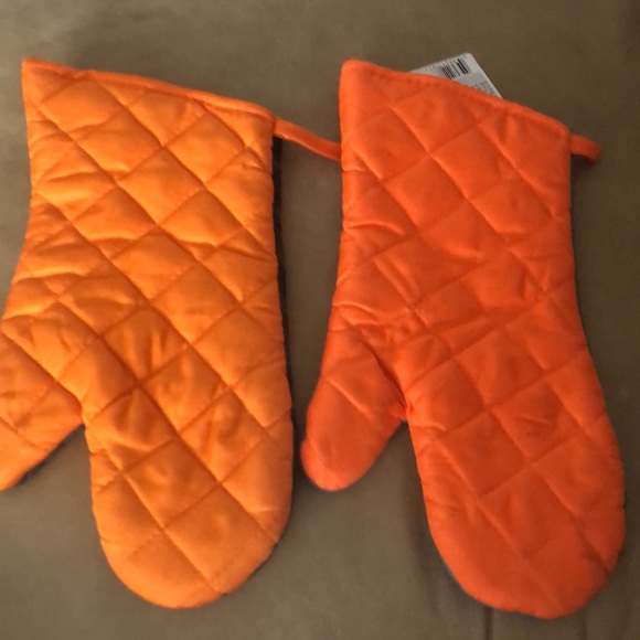 BUNDLE 2 HALLOWEEN OVEN MITTS • NWT - Picture 5 of 10